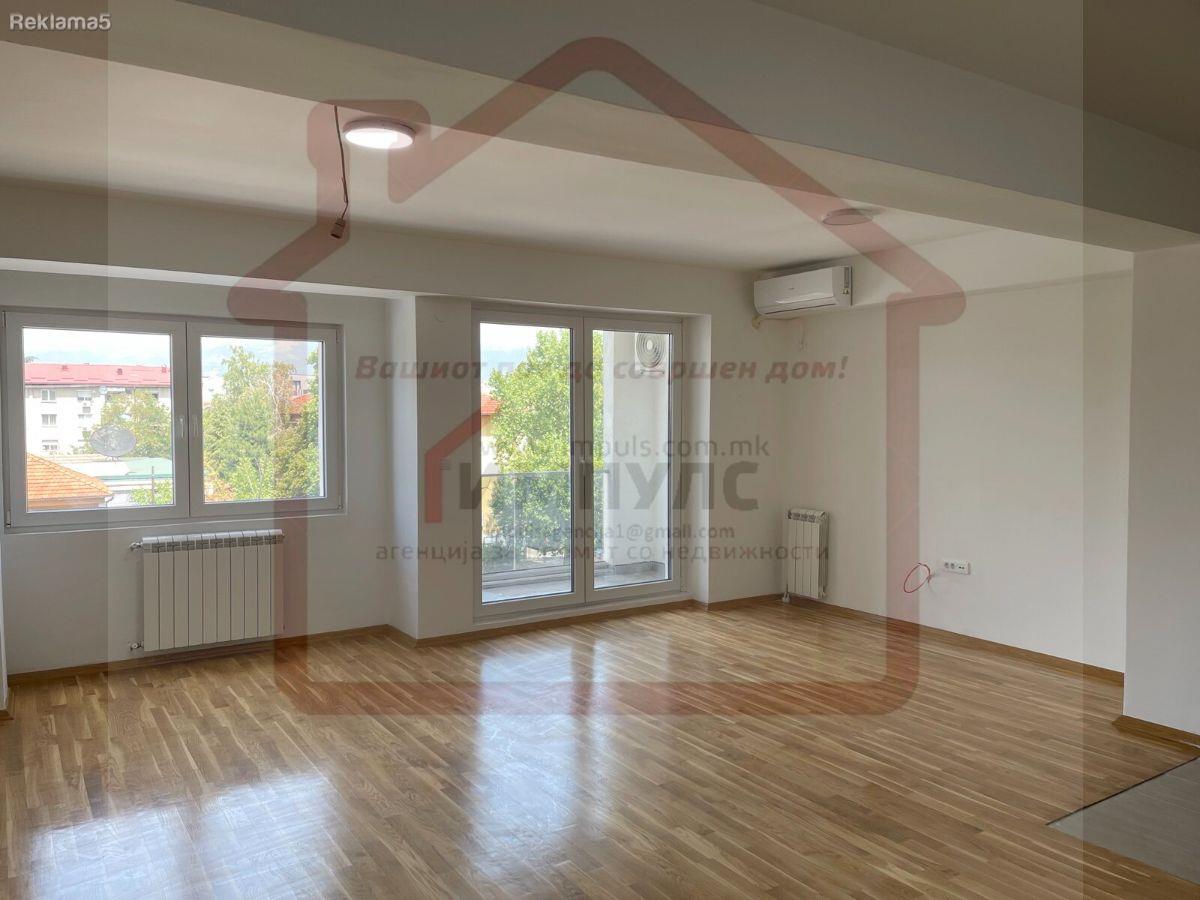 PRAZEN TROSOBEN STAN NA RUZVELTOVA