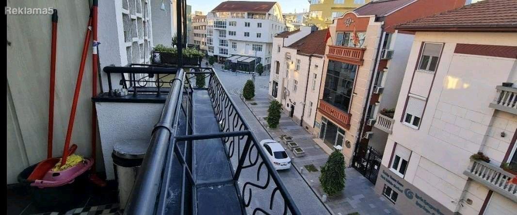 Se prodava stan na plostad