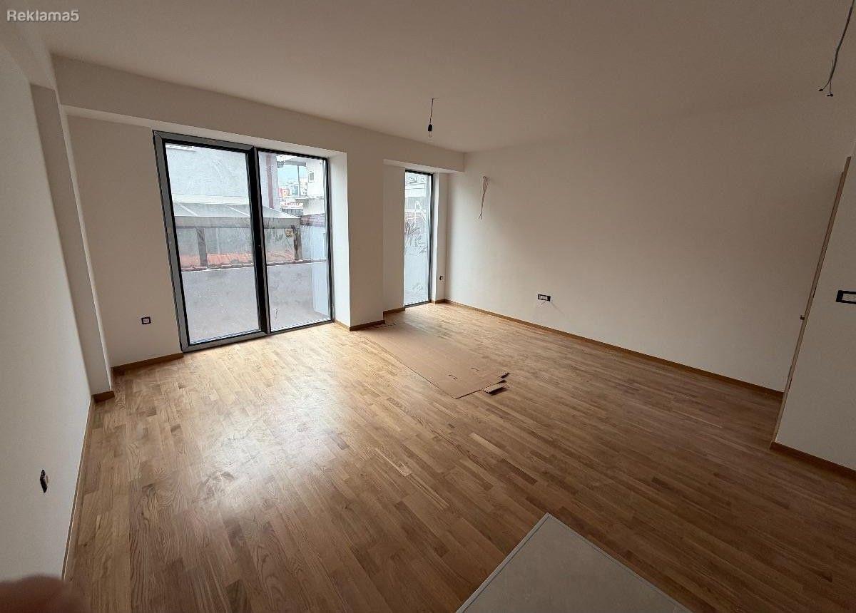 Se prodava stan55m2 so dvor vo Taftalidje 1