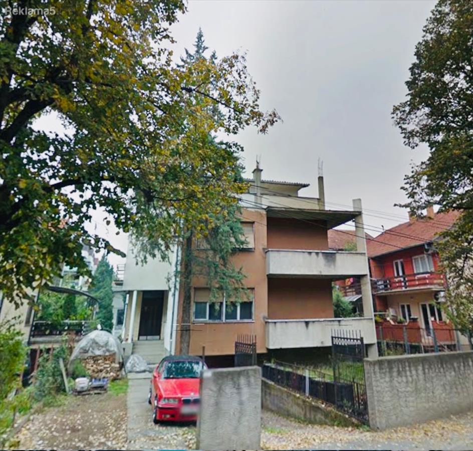 A house with 2 residential units on the ground floor and 1 floor is for sale