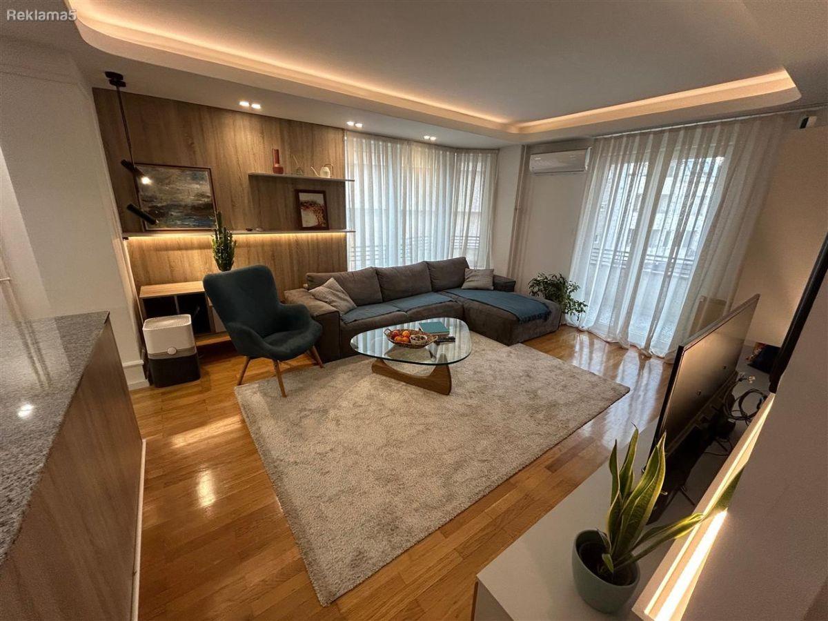Namesten stan vo Debar Maalo 100m2 so 3 spalni renoviran