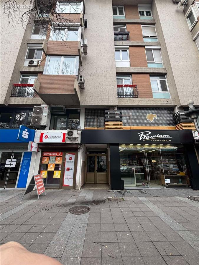 Se prodava aktraktiven stan nad s malaga