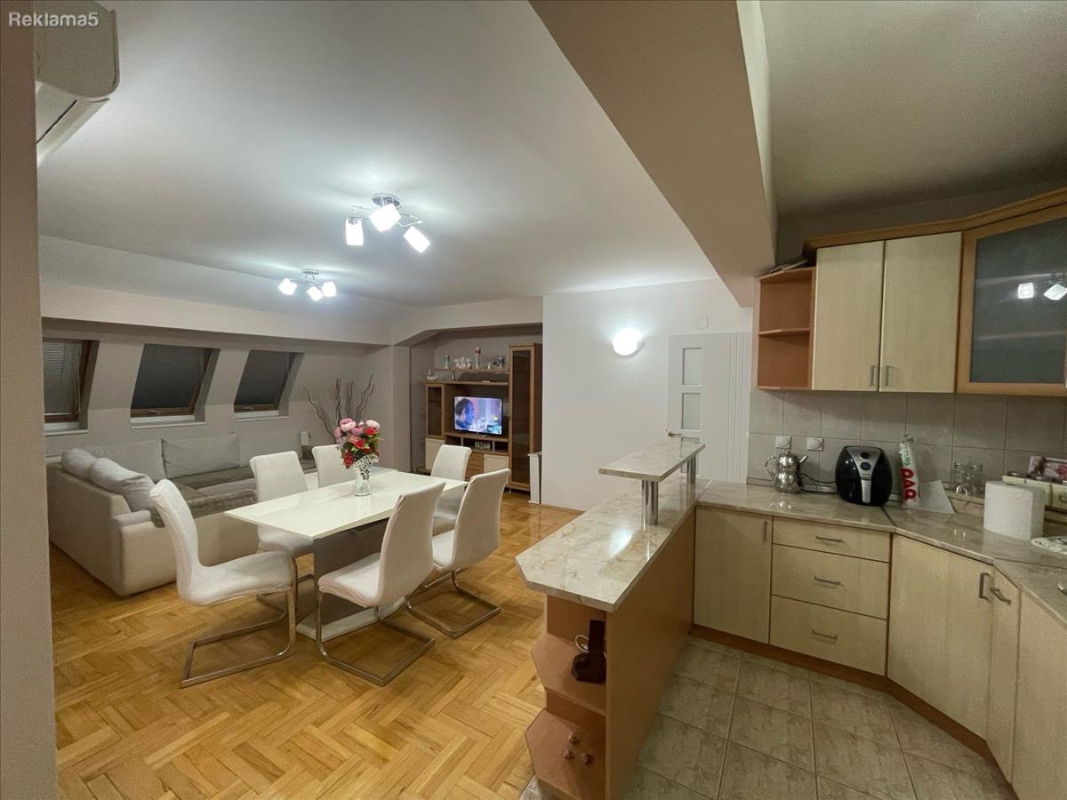 EXCLUSIVE – THREE-ROOM APARTMENT IN THE CENTER 93m²