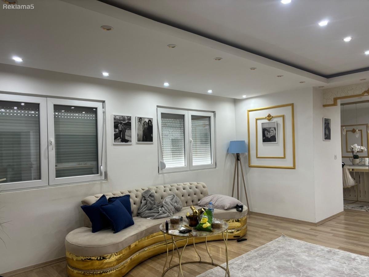 I am selling a new apartment of 136 m2 in Nas. Center