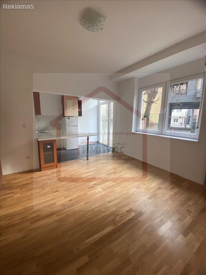 EMPTY THREE-ROOM APARTMENT FOR BUSINESS PURPOSES IN DEBAR NEIGHBORHOOD
