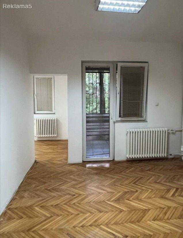 SE IZDAVA TROSOBEN PRAZEN POZADI SIMPO KARPOS 1