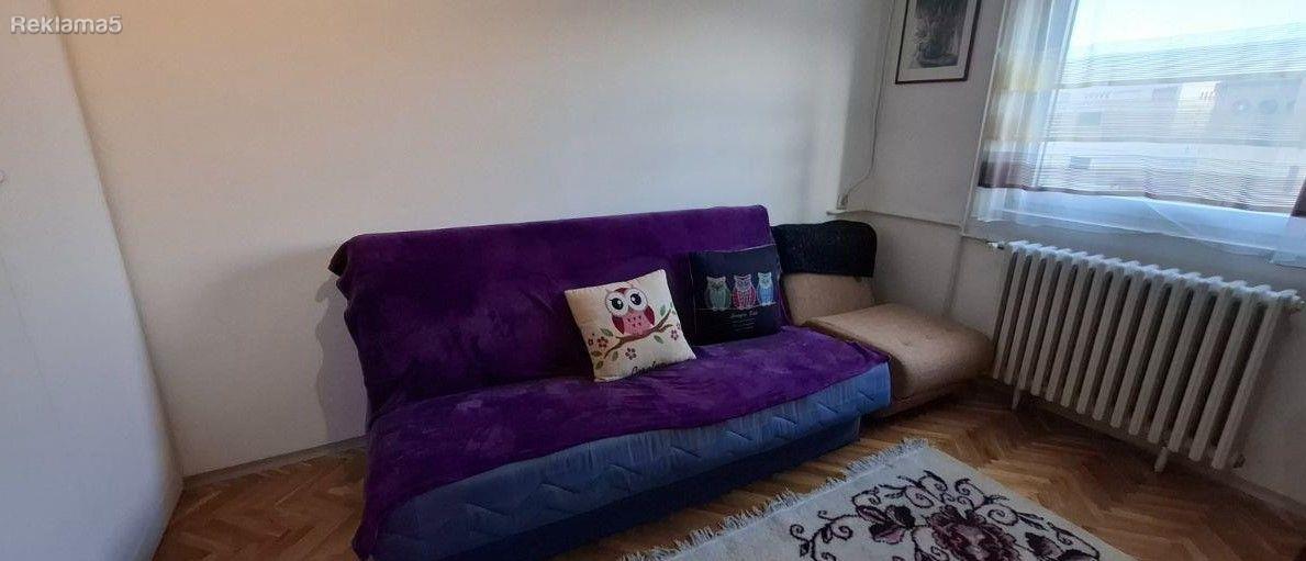 SE IZDAVA GARSONJERA NA PLOSTAD KAJ POSTA I SPARKASE BANKA