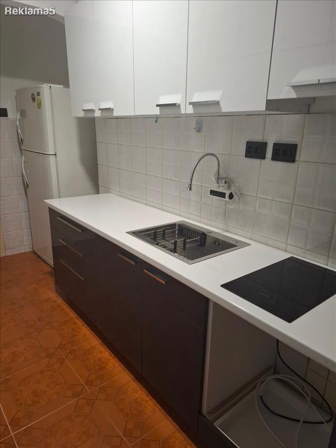 HIT THREE BEDROOM VACANT APARTMENT IN AIRPORT WITH COURTYARD
