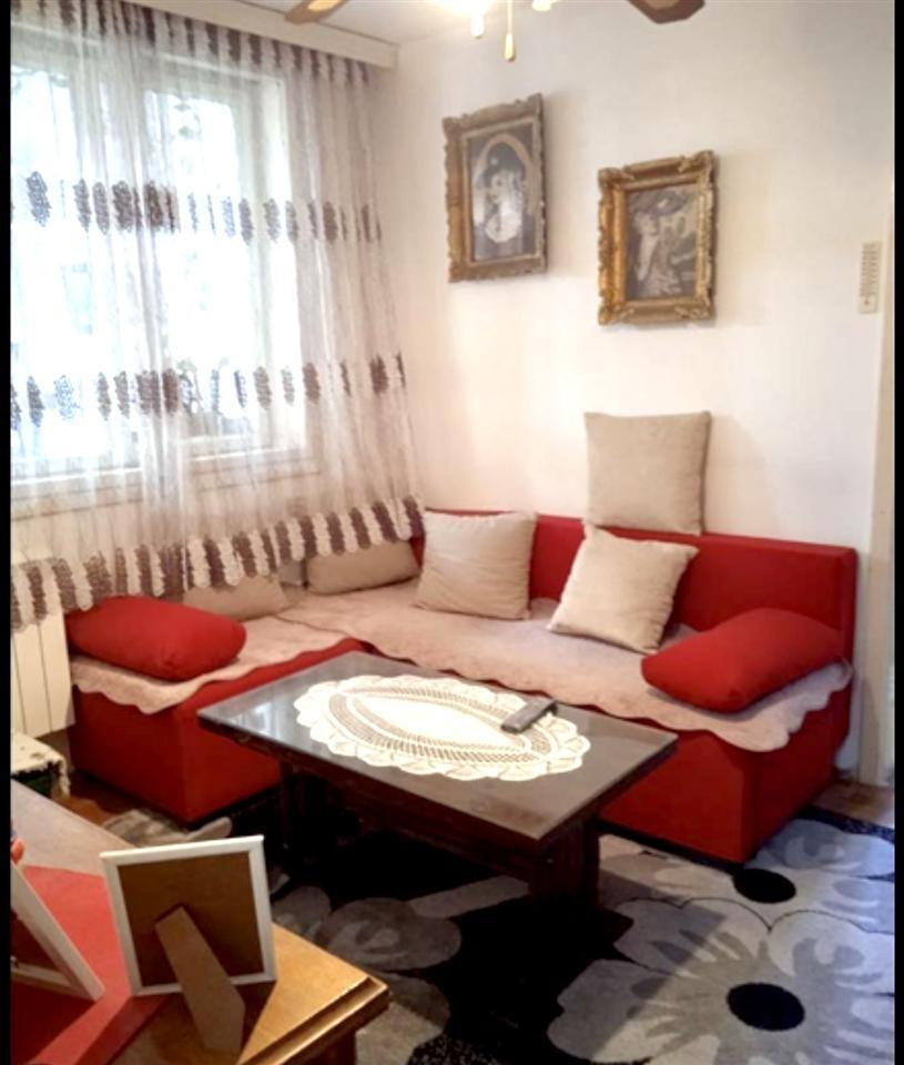 SE PRODAVA STAN VO KISELA VODA