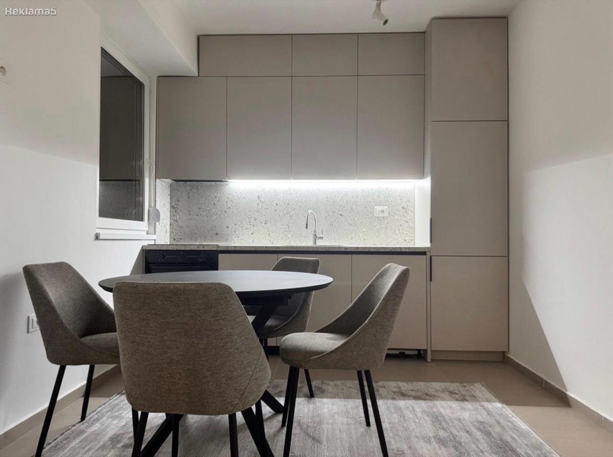Se izdava prekrasen stan vo East Gate Living