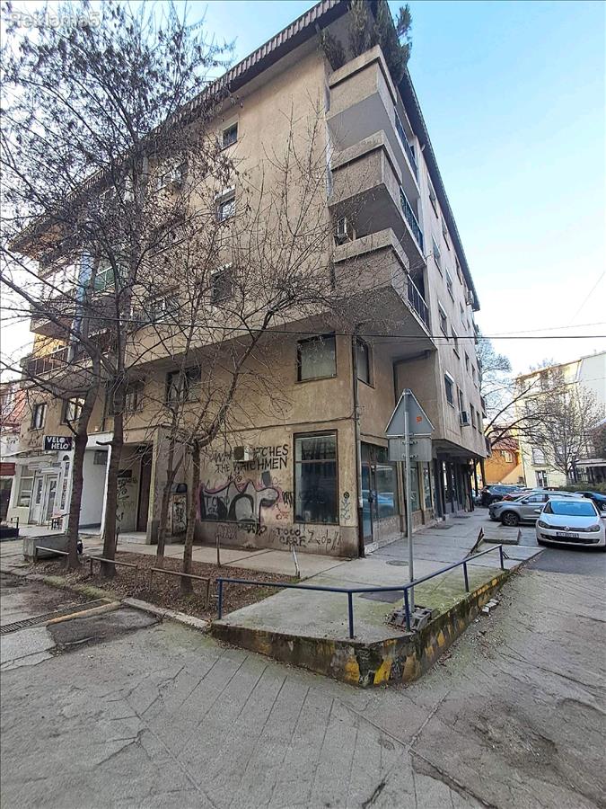 A well-preserved apartment in the Center is for sale