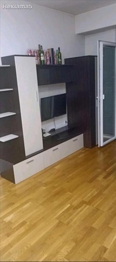 Se prodava garsonjera so dvor vo Aerodrom