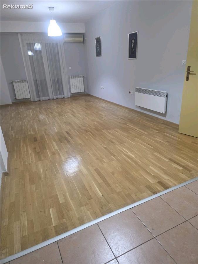 Se izdava prazen trosoben 80m2 Taftalidze -Mlecen