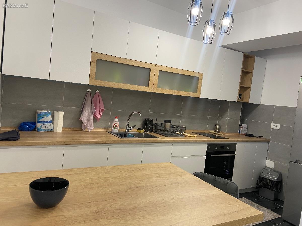 SE IZDAVA NOV STAN 62m2 DO FON