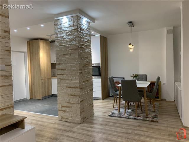 TROSOBEN STAN 89m2 STROG CENTAR CRVEN KRST