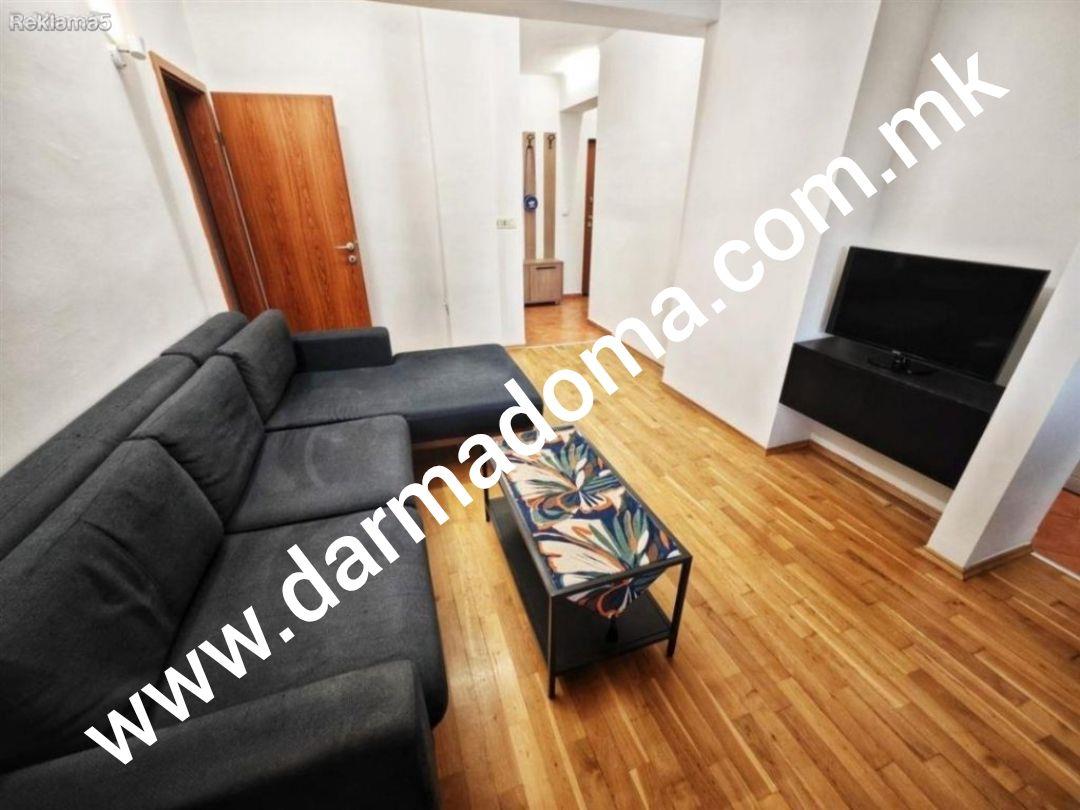 Dharma doma rents an apartment in Chrome!