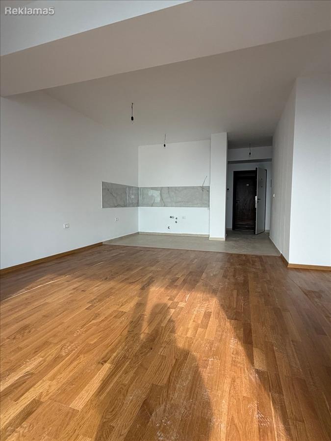 HIT-COMFORTABLE NEW EMPTY THREE-ROOM APARTMENT