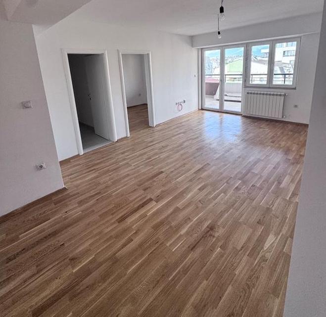 Stan vo Debar Maalo 88m2 so 3 spalni novogradba