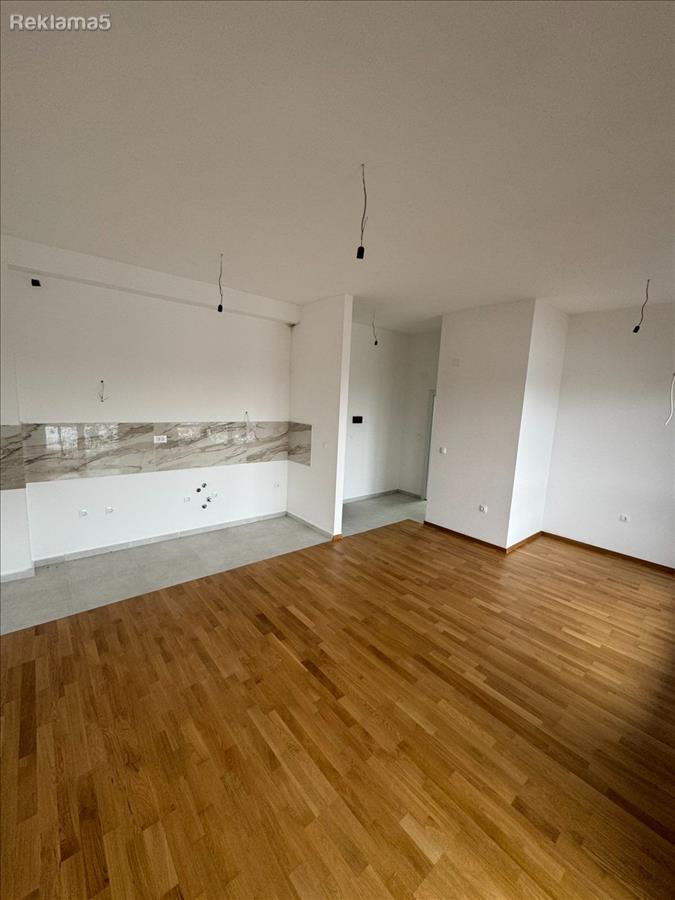 Prodavam stan vo Petrovec Kompleks ''MIROR''lamela 3