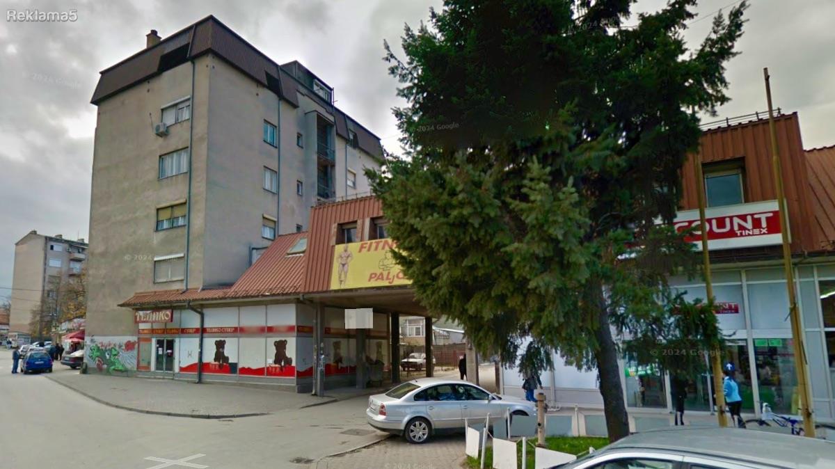 Three-room apartment for sale near the market