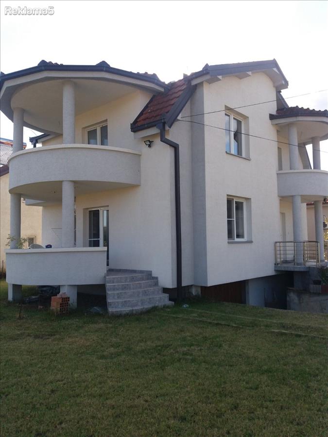 Se prodava kuka vo Radisani