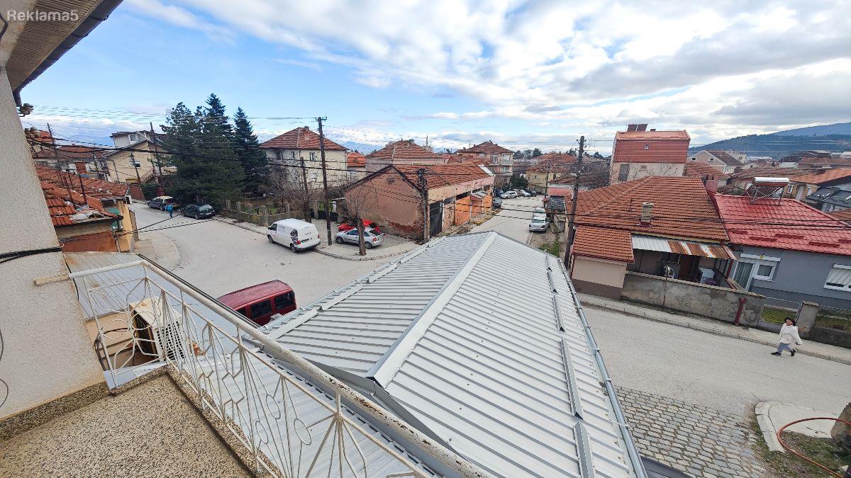 SE PRODAVA KUKJA LEPENKA NAD BUGARSKA AMBASADA