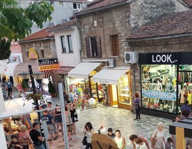 PRIZEMJE - SPRAT OD KUKJA NA PLOSTAD VO OHRID