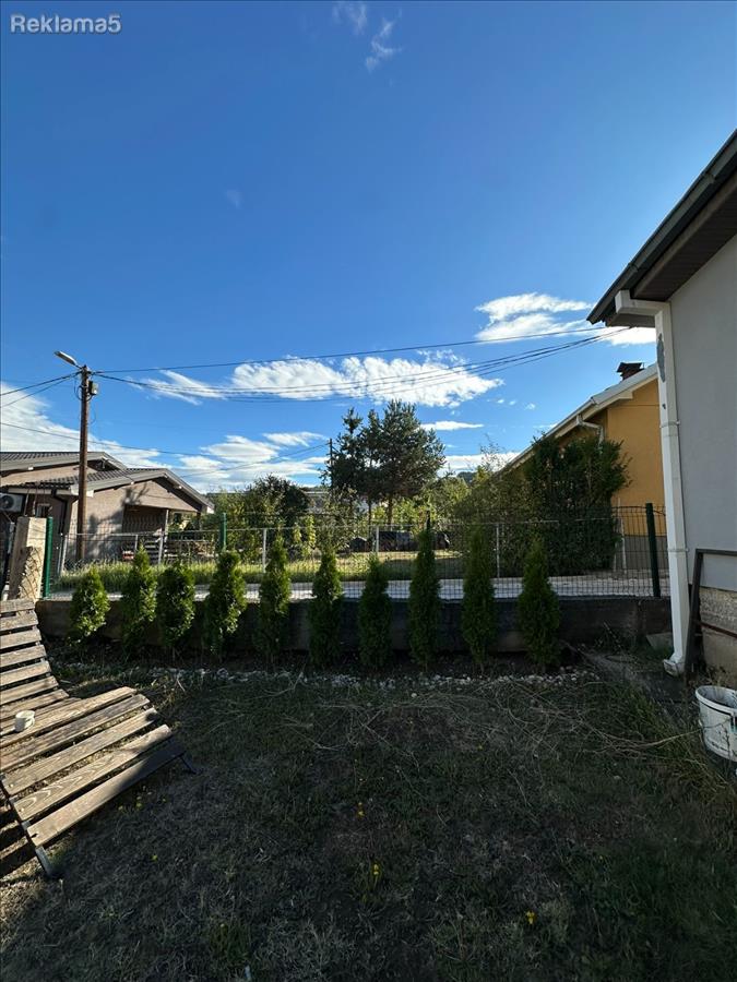 PRODAVAM KUKA VO PINTIJA