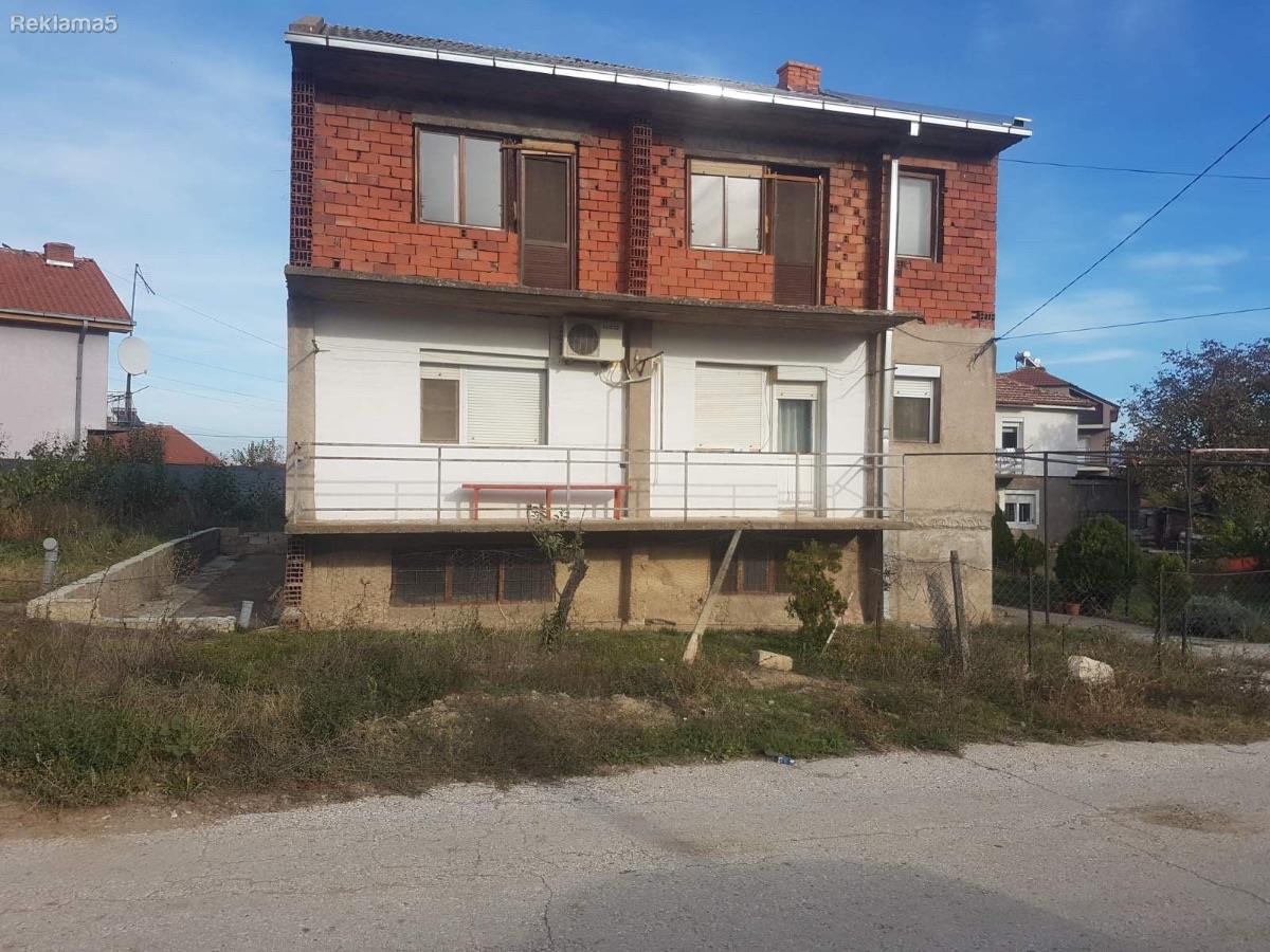 Kuka vo naselba Tri Cesmi