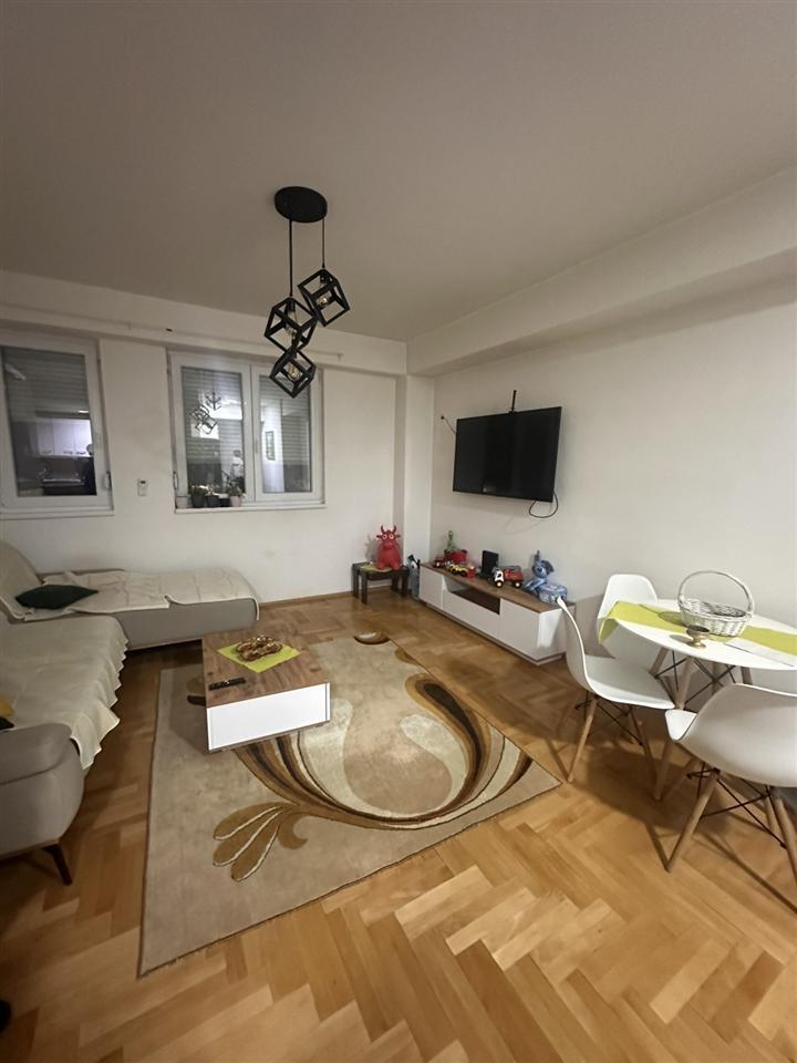 Se prodava stan so dve spalni 55m2 vo Hrom