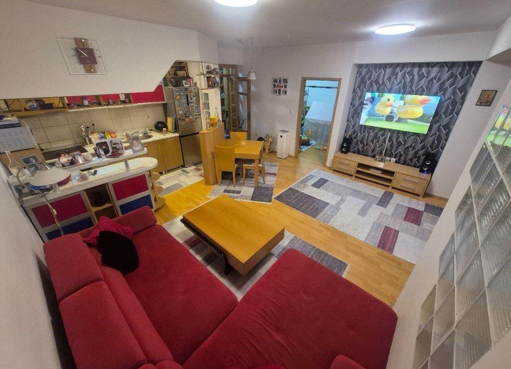 Trosoben stan 59 m2 se prodava vo Reonski Centar