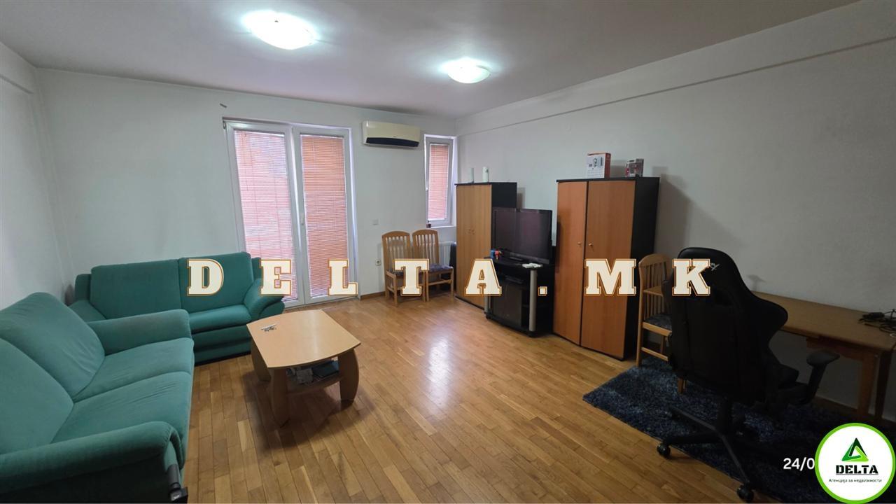 DVOSOBEN STAN VO CENTAR, DEBAR MAALO