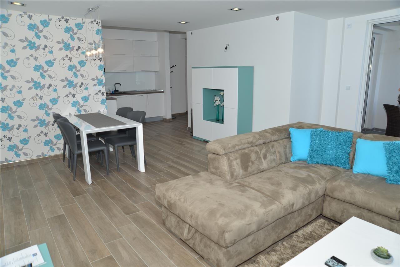 ***Капитал***Де лукс апартман со поглед на езеро во Пештани