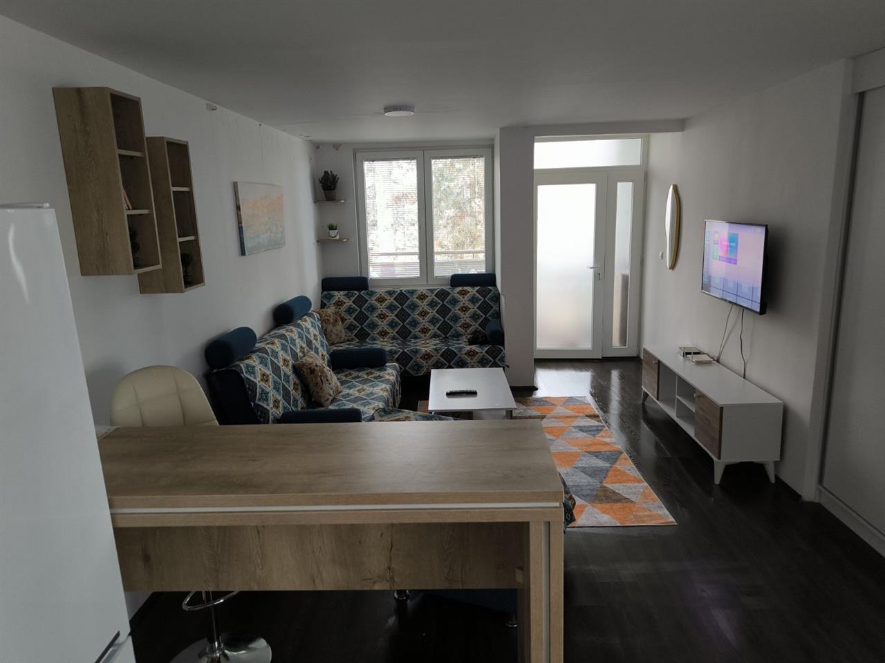 Kamelija Stan 61m2,nas.sv.Stefan,100m od ezero,2kat