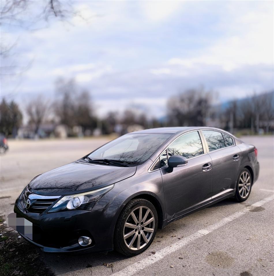 Се продава Toyota Avensis