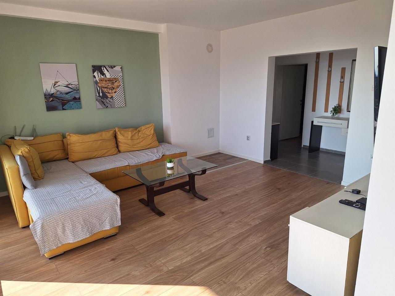 Se izdava kat 110m2,3spalni,Crnice karsi Kam market