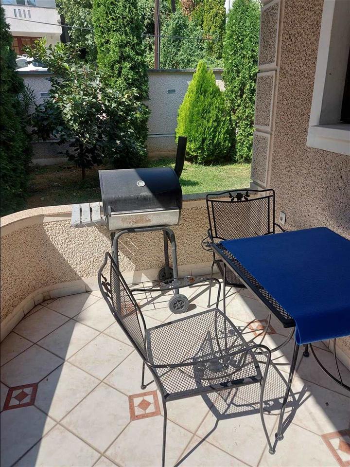 Se izdava cela kukja so ubav dvor,4spalni, Crnice