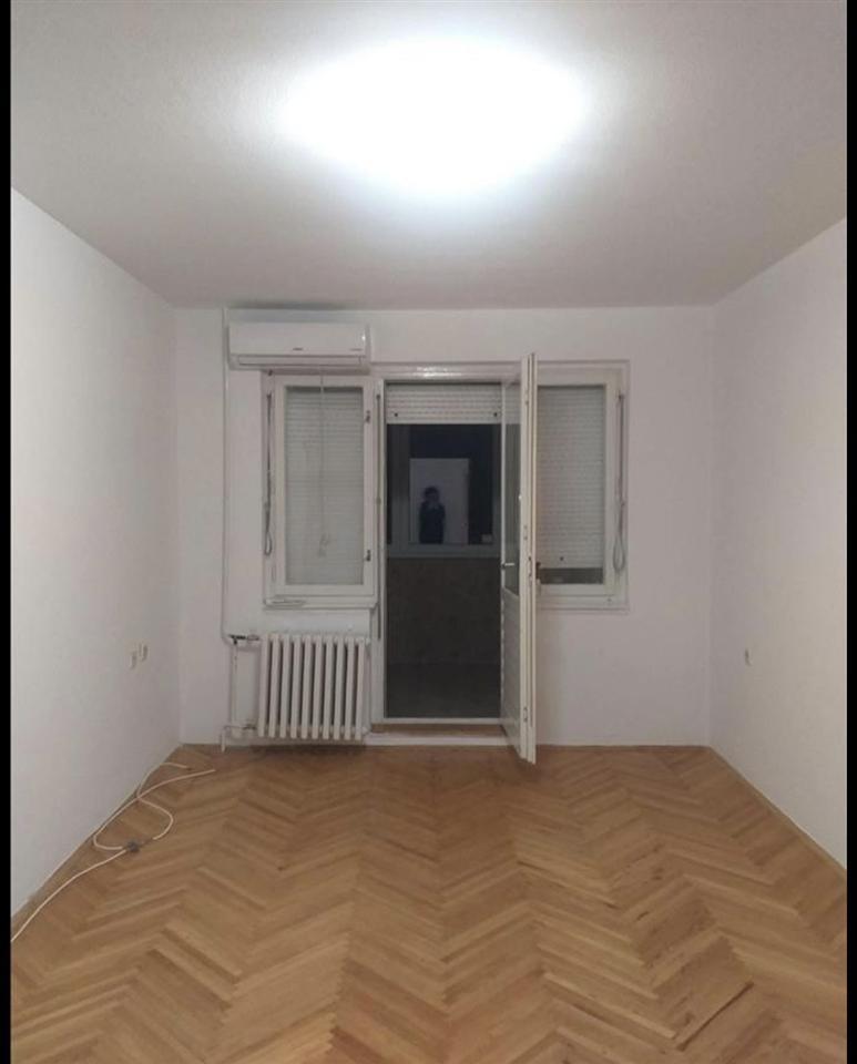 SE IZDAVA DVOSOBEN STAN VO KARPOS 3