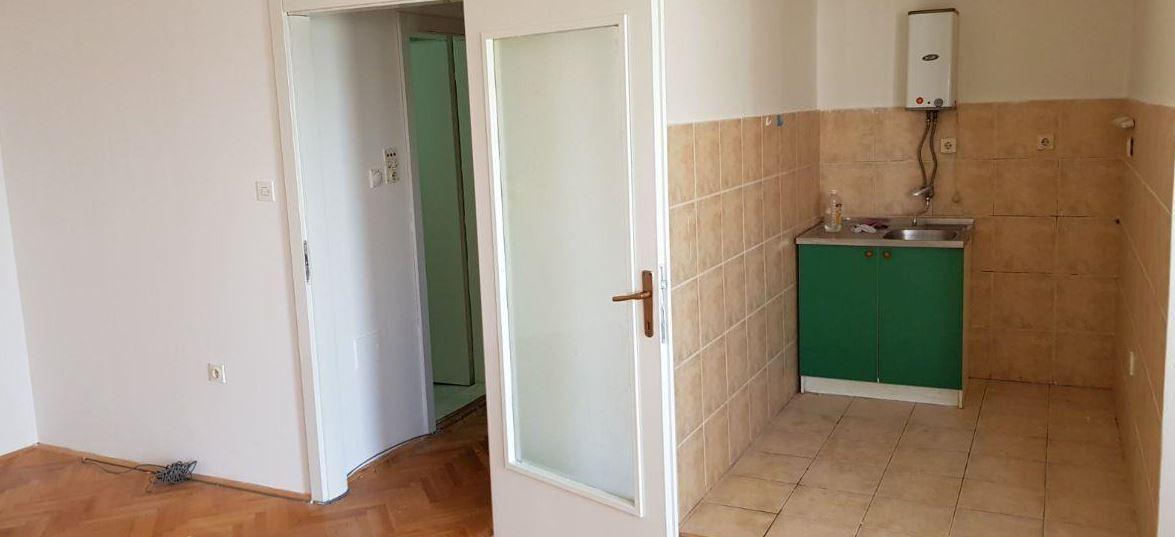 Stan 40 m2 se iznajmuva vo Reonski centar