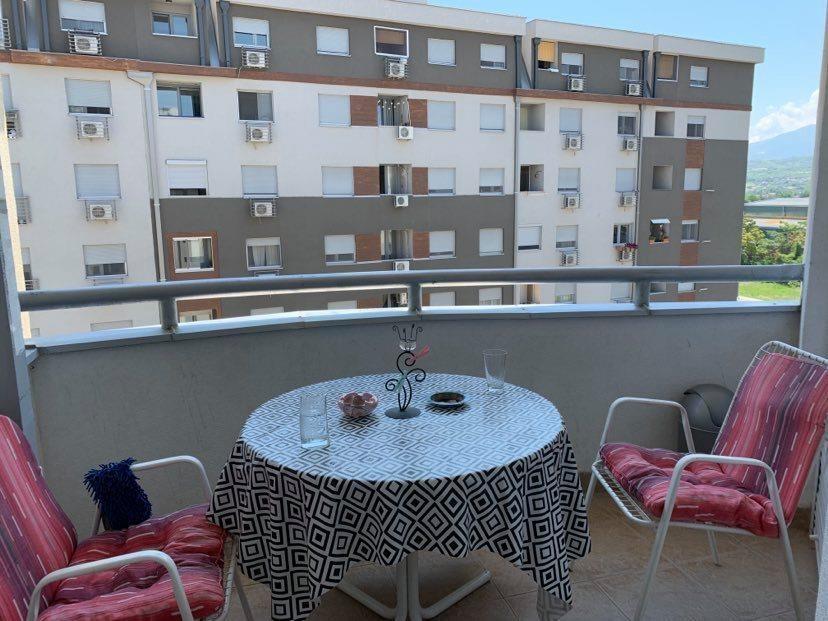 I am renting out a fully furnished apartment of 57m^2
