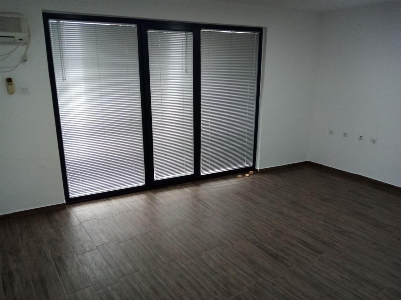 Se izdava del.prostor 93m2,na kruzen tek 24posledna