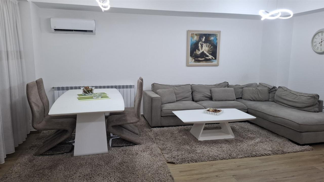SE IZDAVA LUKSUZEN STAN VO KAPISTEC