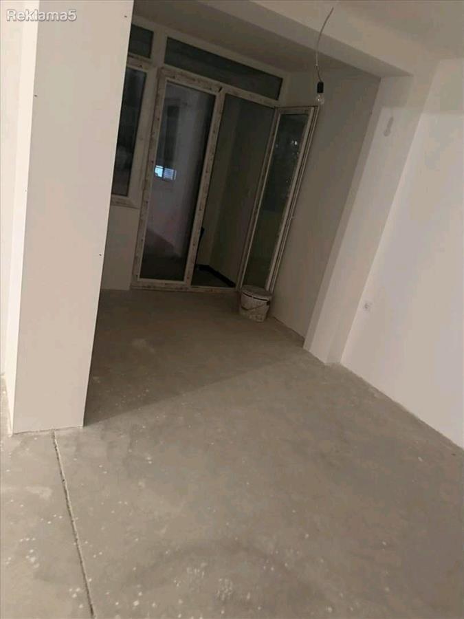 An empty apartment in Kisela Voda is for sale