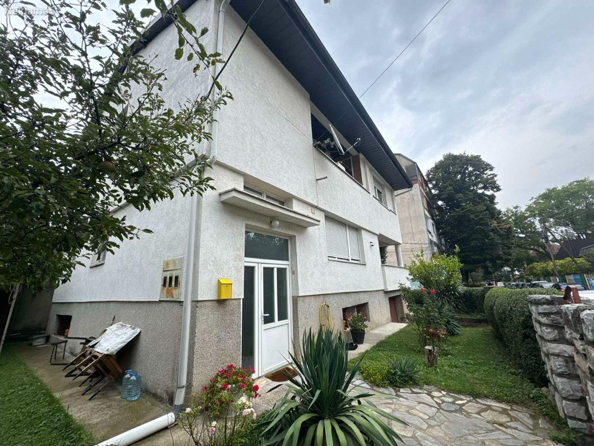 Kukja od 285m2 vo centar na Tetovo
