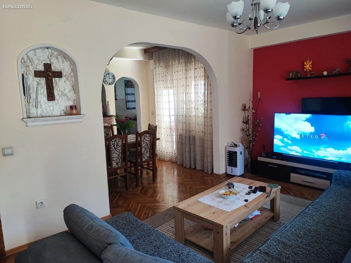 PRODAVAME STAN 80M2 2 SPALNI AERODROM TREND VOJNITE ZGRADI