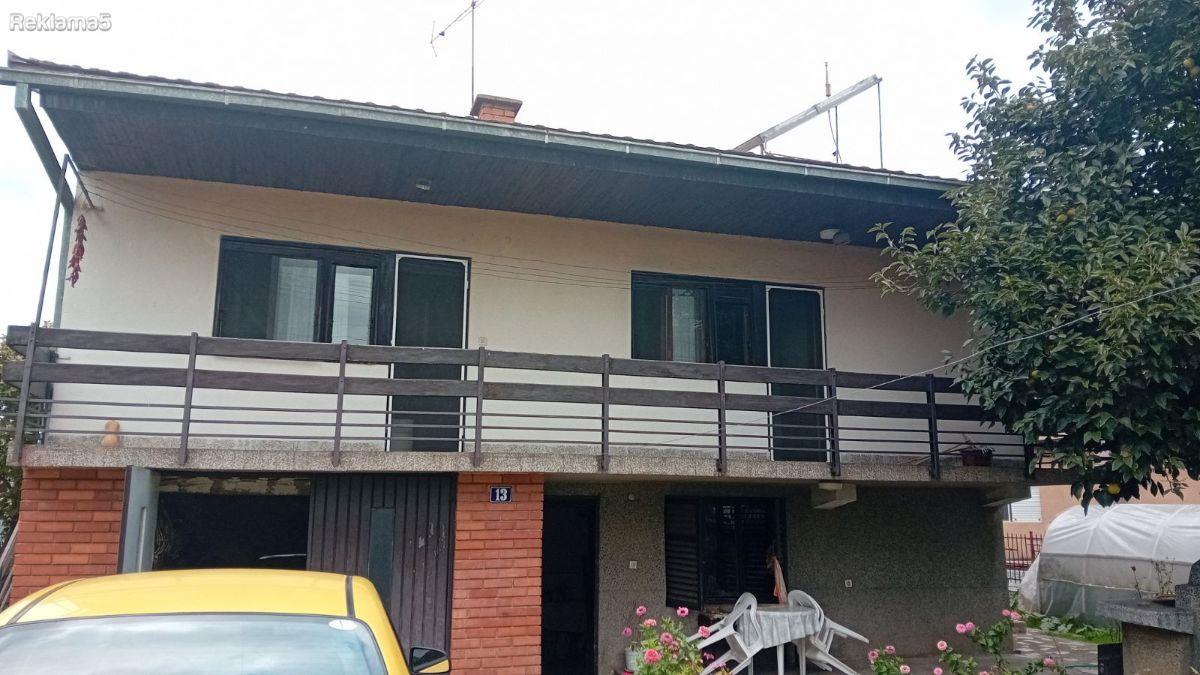 SAMOSTOJNA KUKA SO DVOR VO TRUBAREVO ,GAZI BABA