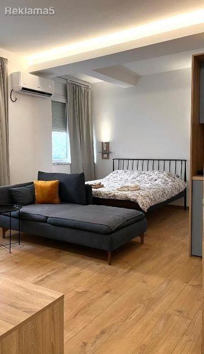 Se prodava stan 70m2 podelen na 3 apartmani vo Debar Maalo