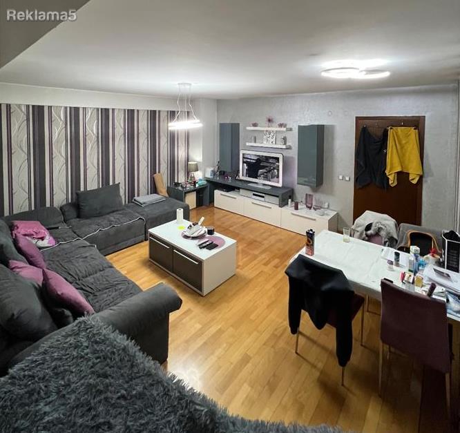 Namesten stan vo Centar 80m2 so 2 spalni renoviran