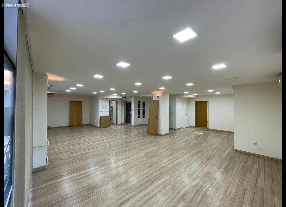 Se prodava deloven prostor vo centar
