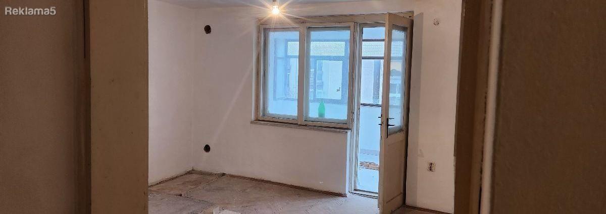 Se prodava stan vo Karpos 1